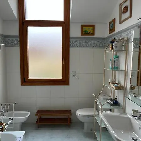 Semesterbostad Segunda Planta De Chalet Con Piscina Con Entrada Independiente