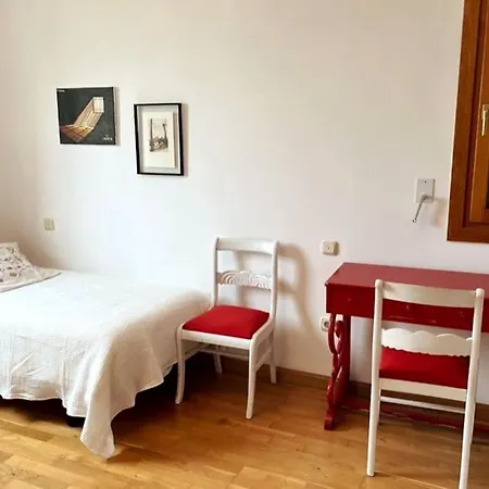 Segunda Planta De Chalet Con Piscina Con Entrada Independiente *