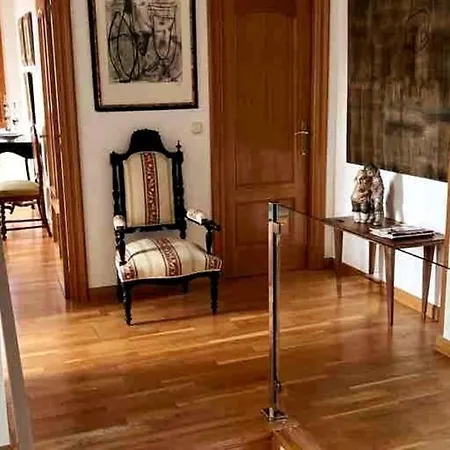 Segunda Planta De Chalet Con Piscina Con Entrada Independiente *