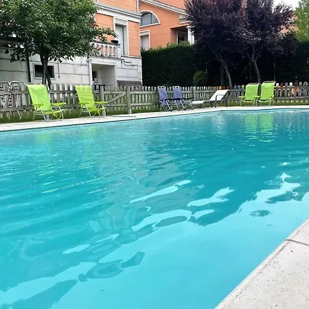Semesterbostad Segunda Planta De Chalet Con Piscina Con Entrada Independiente