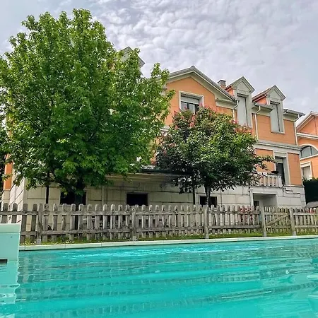 Segunda Planta De Chalet Con Piscina Con Entrada Independiente *